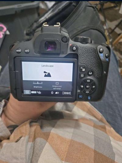 cannon rebel T7i - Thumbnail 5