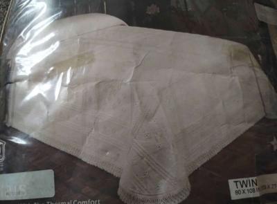 Twin size classic Elegance bed spread - Thumbnail 2