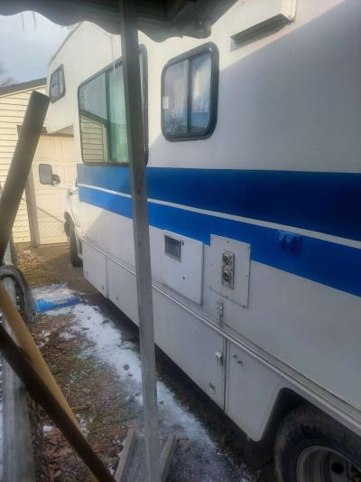 1993 Ford E350 75 motorhome - Thumbnail 3