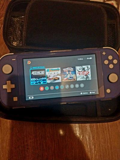Nintendo Switch and 17 games - Thumbnail 4