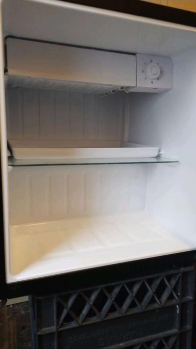 black and Decker mini fridge - Thumbnail 4