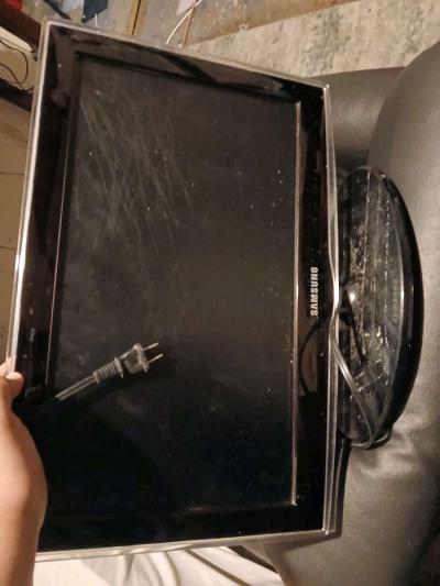 samsung tv 20in - Thumbnail 2