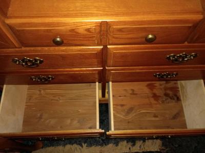 Vaughan Bassett Dresser with Mirror - Thumbnail 3