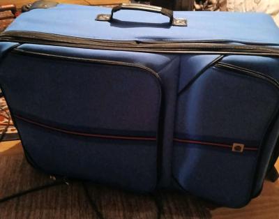 5 peice luggage set color blue with red stripe on front - Thumbnail 1