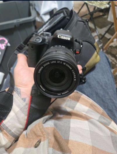 cannon rebel T7i - Thumbnail 2