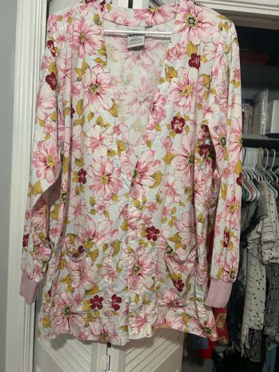 womens scrubs and medical jackets - Thumbnail 2