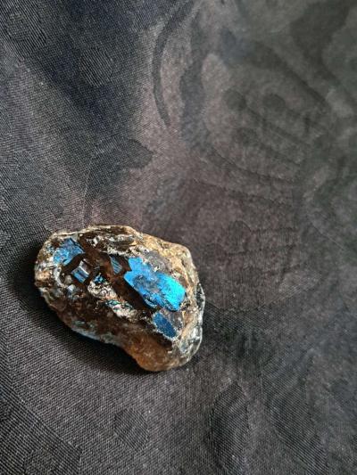 raw and beautiful stones and gemstones - Thumbnail 4