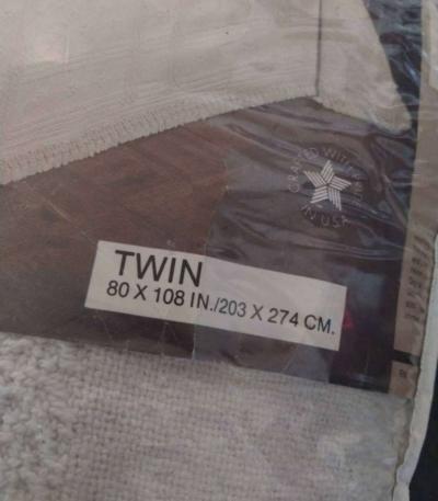 Twin size classic Elegance bed spread - Thumbnail 3