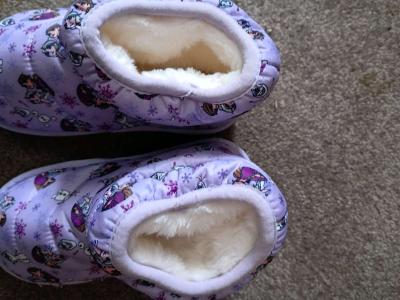 Disney Frozen girls slippers size 11 - Thumbnail 2