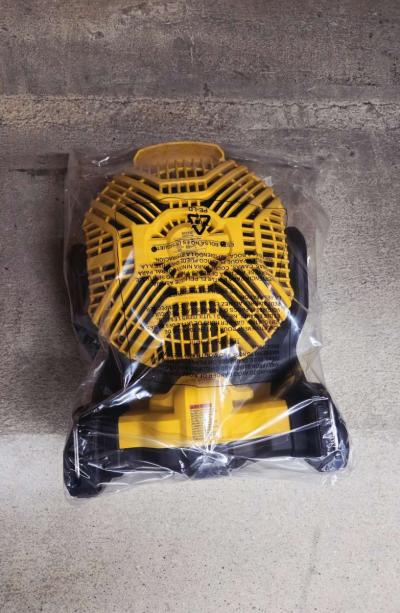 DEWALT 8in 20 Volt IndoorOutdoor  Jobsite Fan - Thumbnail 2