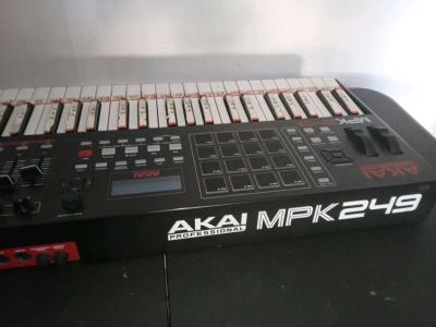 Akai MPK249 49Key Keyboard Controller