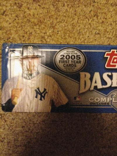 2005 in open Topps baseball cards - Thumbnail 2