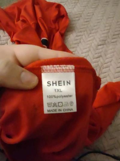 red off the shoulder sweater - Thumbnail 3