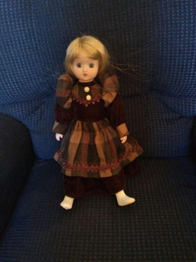 Four Beautiful Antique Dolls - Thumbnail 2