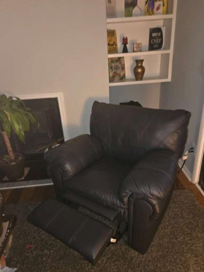 Ethan Allen  Two Piece Leather SET with Recliner - Thumbnail 4