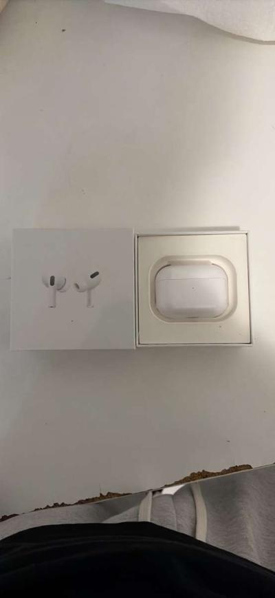 AirPods Pro - Thumbnail 1