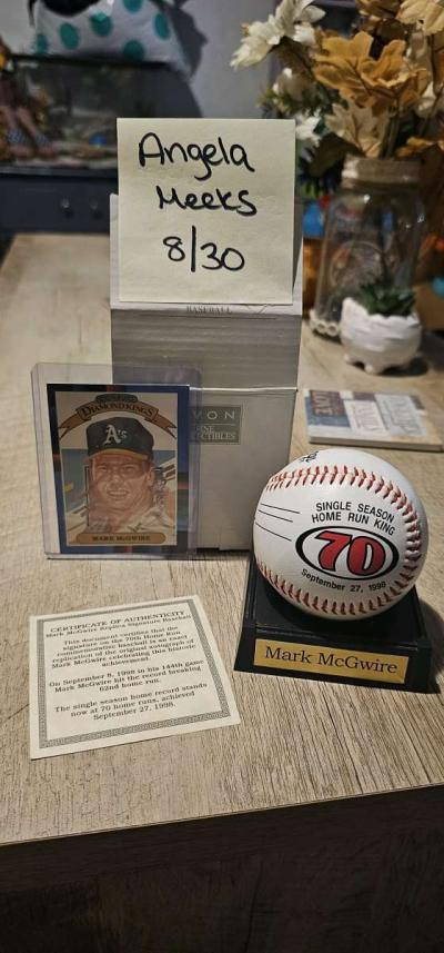 Mark McGwire Replica Signature Baseball w Card