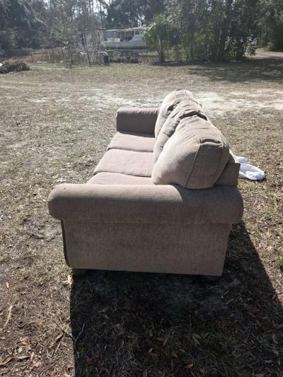 nice big couch - Thumbnail 3