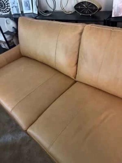 Beautiful Bowery leather sofa - Thumbnail 2