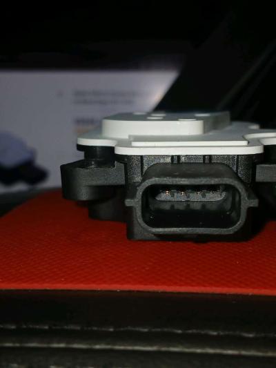 Shutter Grille Air Actuator Motor Nissan Rogue 2017 to 2020 - Thumbnail 5