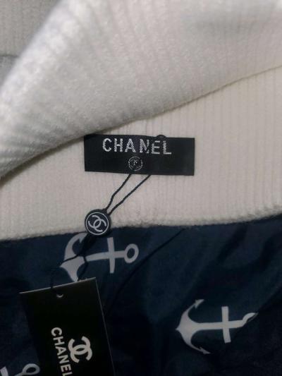 CHANEL White Beanie With Gold Emblems - Thumbnail 2