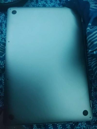 Mac book pro with touch screen - Thumbnail 2