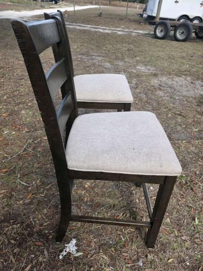 2 nice chairs solid wood - Thumbnail 3