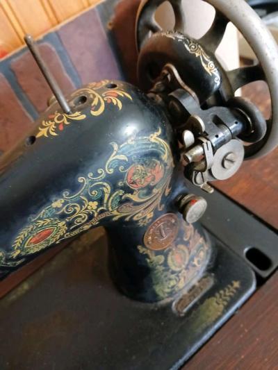 my finallt offer on this 1020s singer sewing machine - Thumbnail 5