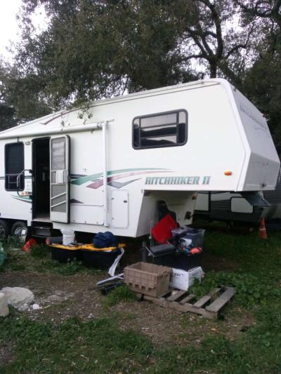 hitchhiker 2 fifth wheel