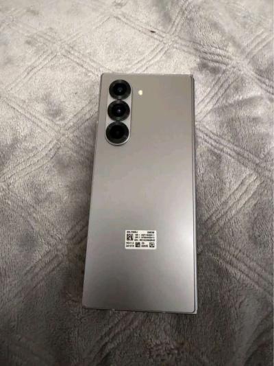 Samsung fold 6 - Thumbnail 2