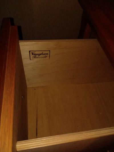 Vaughan Bassett Dresser with Mirror - Thumbnail 5