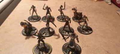 Lot of 18 HeroClix Game pieces