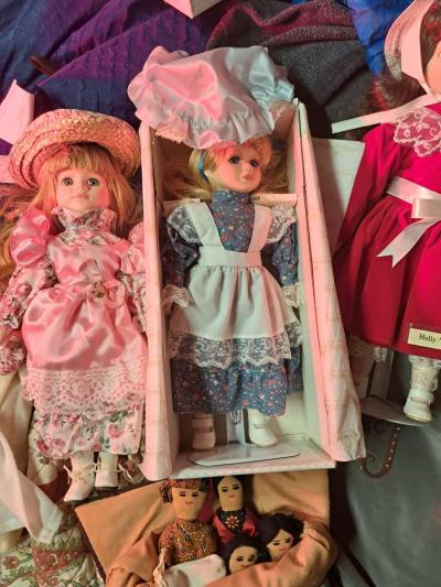 porcelain dolls that are new just some not in boxes - Thumbnail 4