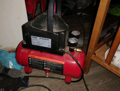 Tool Shop 2gallon portable electric air compressor - Thumbnail 3