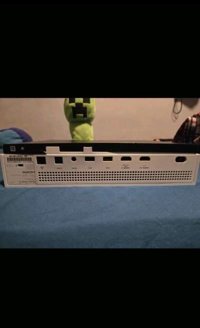 Xbox One S - Thumbnail 5