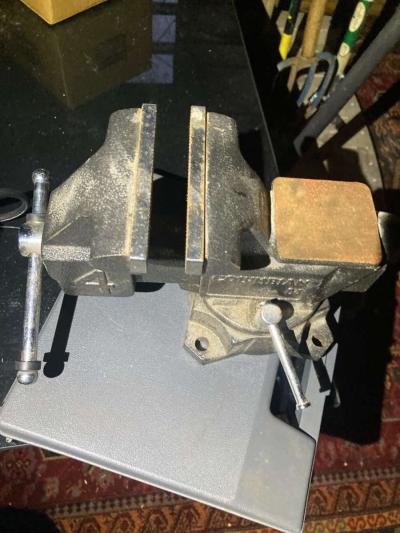 Columbian D6 HeavyDuty Swivel Base Bench Vise - Essington, Pennsylvania