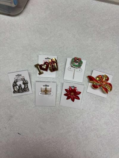 pins and brooches - Thumbnail 3