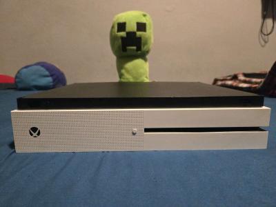 Xbox One S - Thumbnail 4