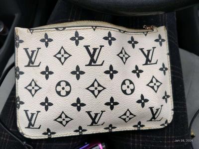 Louis Vuitton Neverfull Pouch - Thumbnail 3