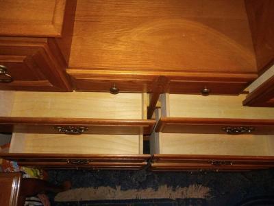 Vaughan Bassett Dresser with Mirror - Thumbnail 2