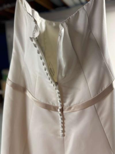 Davids Bridal wedding gown 18W - Thumbnail 4