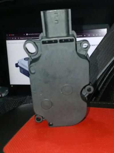 Shutter Grille Air Actuator Motor Nissan Rogue 2017 to 2020 - Thumbnail 3