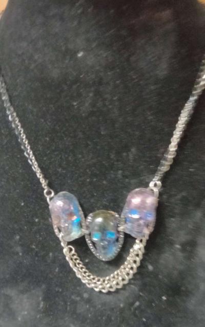 three skulls with multiple chains made with Uv resin - Thumbnail 4