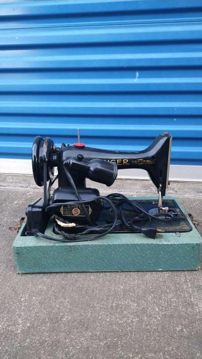 vintage sewing machine - Dallas, Texas