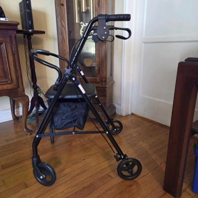 Medline Basic Rollator with seat - Thumbnail 2