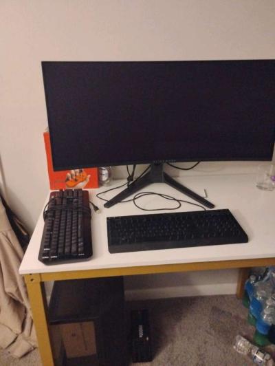 34 inch 4k Alienware curved monotor - Mentor, Ohio
