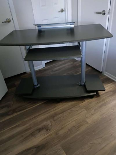 Computer desk 47inch width  27 inch high - Thumbnail 3