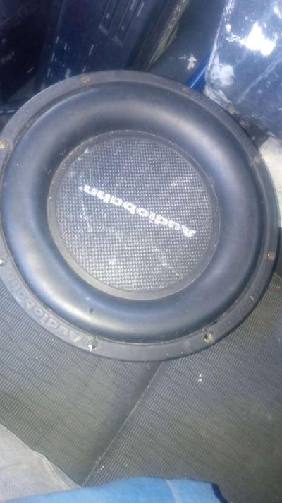 2 audiobahn 10 inch subwoofer - East Springfield, Ohio