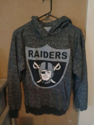 Raiders sweater - Adelanto, California