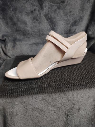 Life Stride Women's Yolo Ankle Strap Wedge Sandals beige size 8.5 - Thumbnail 3